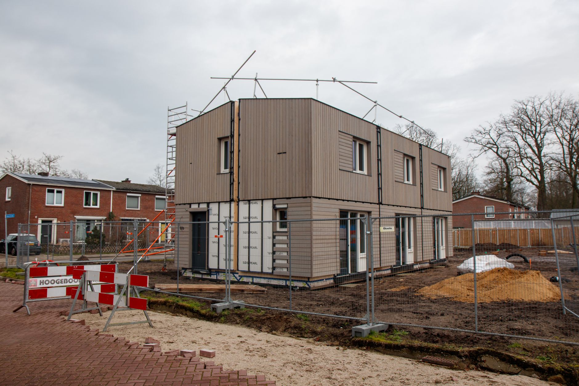 Modern new build houses showcase energy-efficient design, open floor plans, and sleek contemporary finishes.